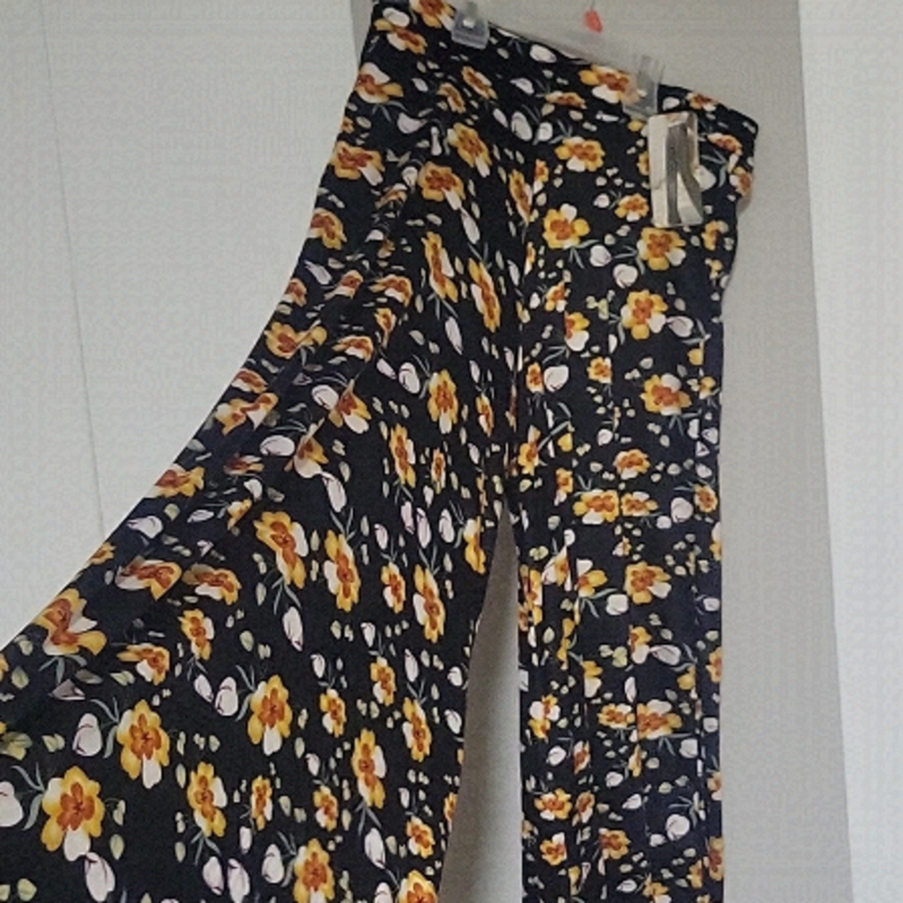 Women's floral wide leg pants size M